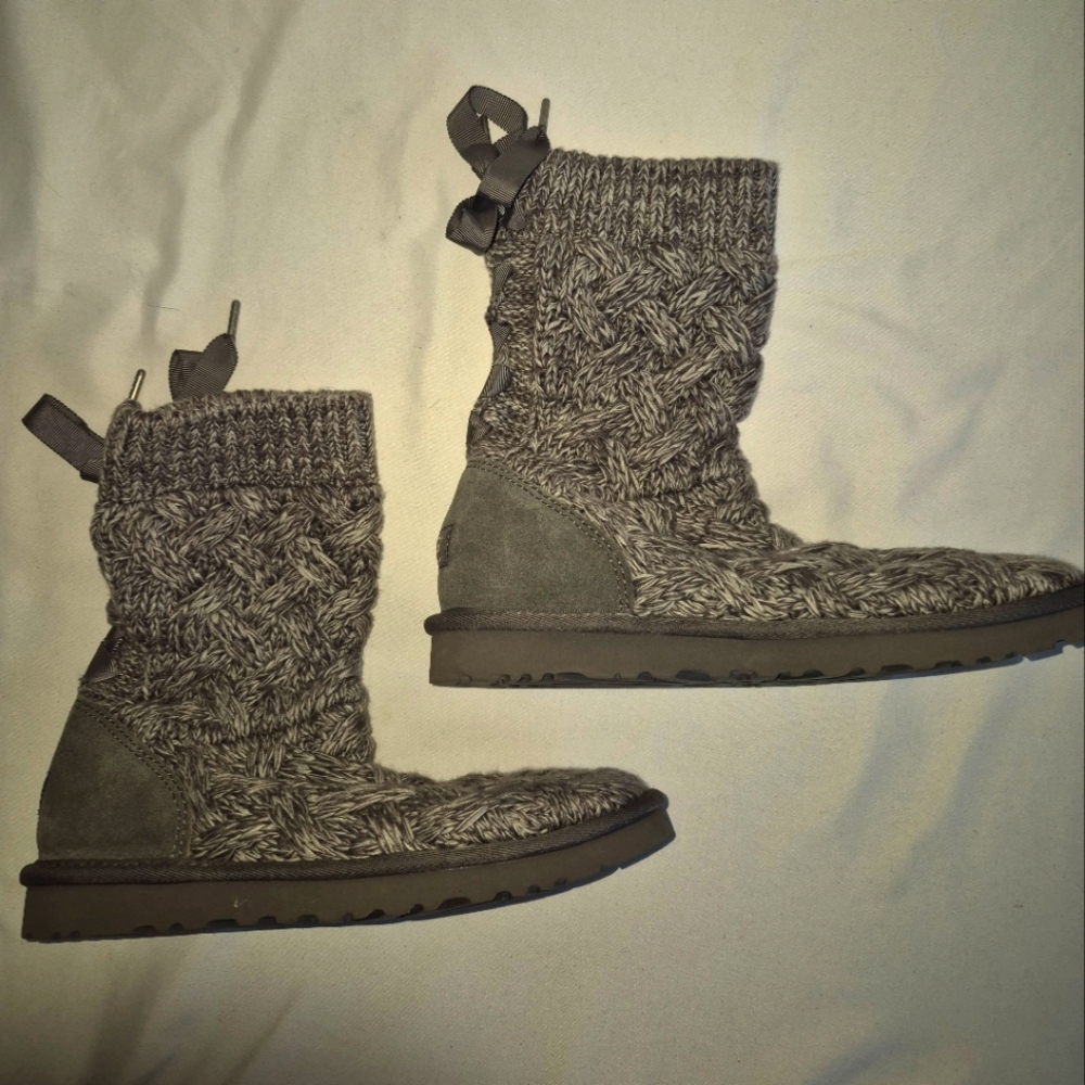 Ugg Grey Isla Sweater Boots Knit Lace Up Bow Size 8